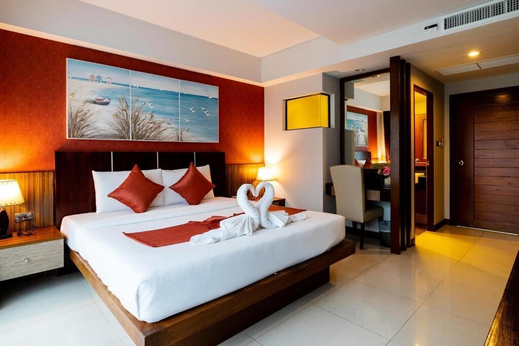 Dipantai Boutique Beach Resort Patong Exterior photo