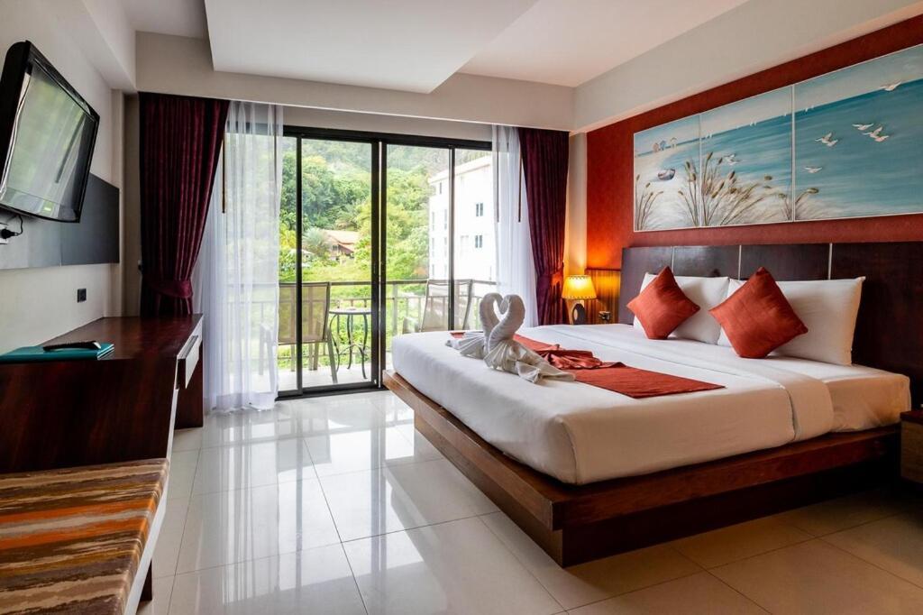 Dipantai Boutique Beach Resort Patong Exterior photo