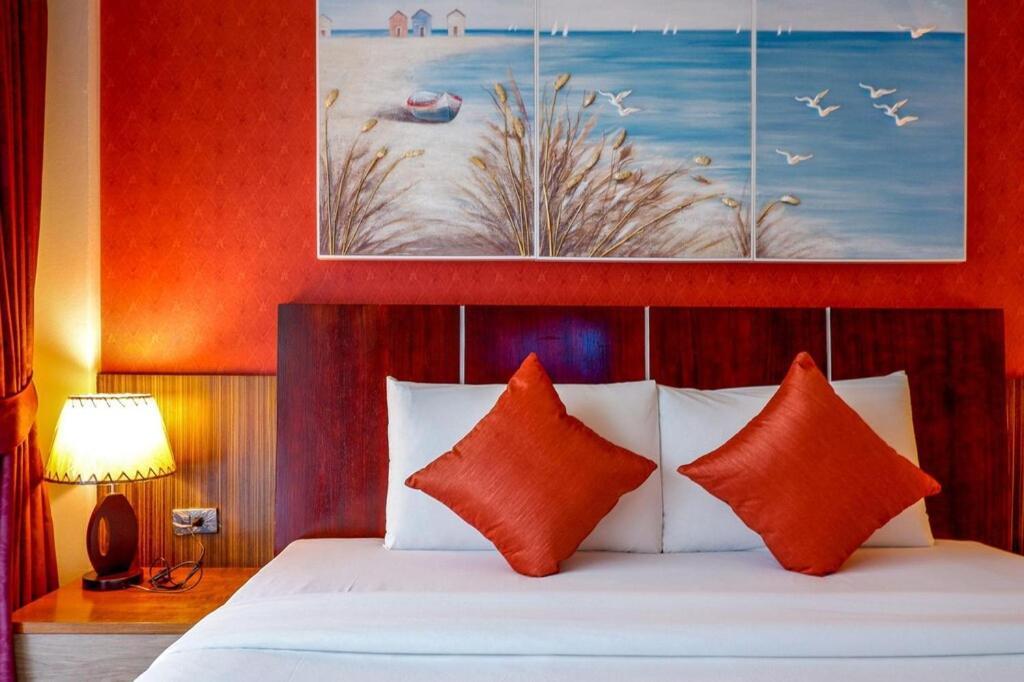 Dipantai Boutique Beach Resort Patong Exterior photo