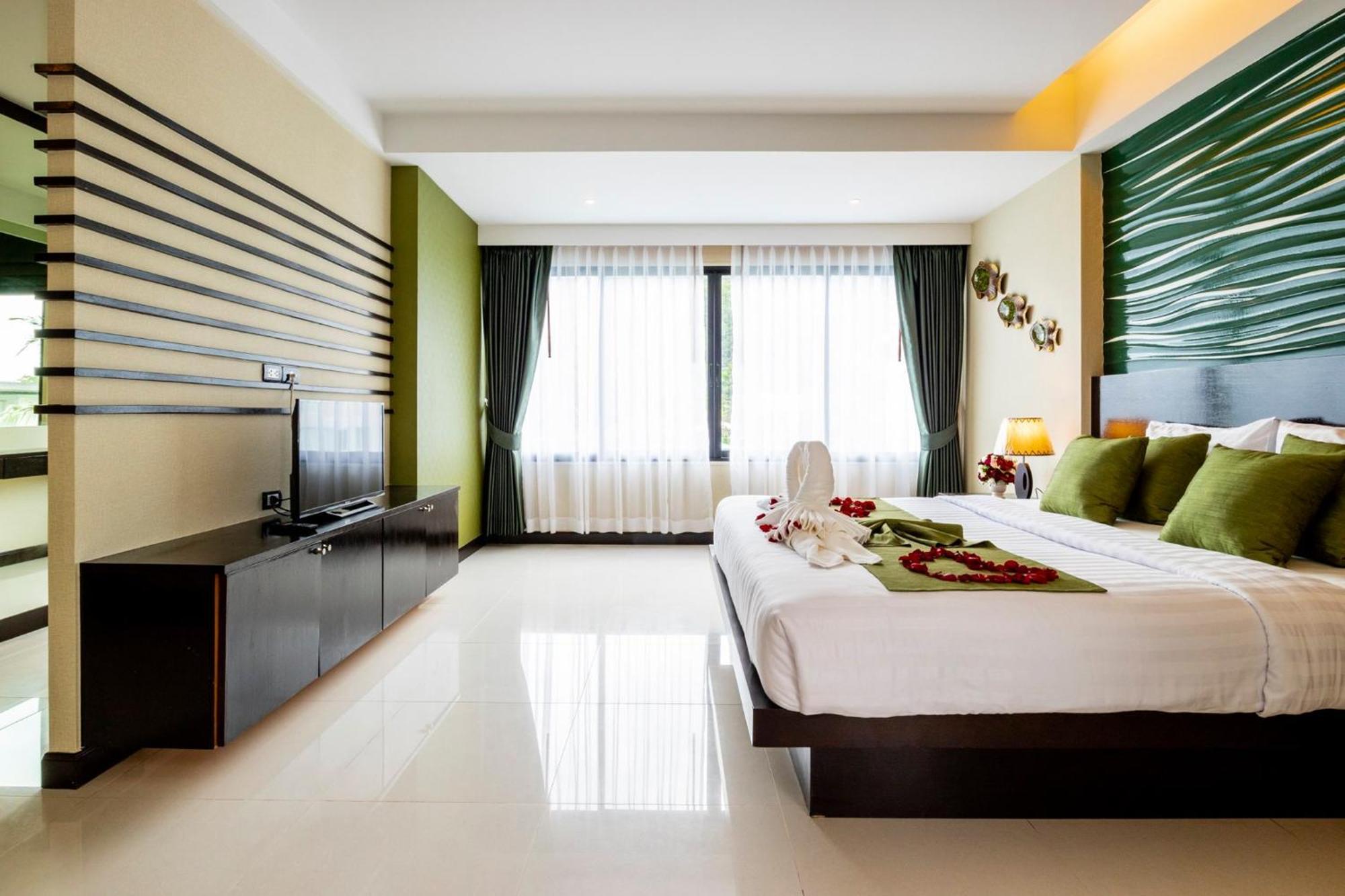 Dipantai Boutique Beach Resort Patong Exterior photo