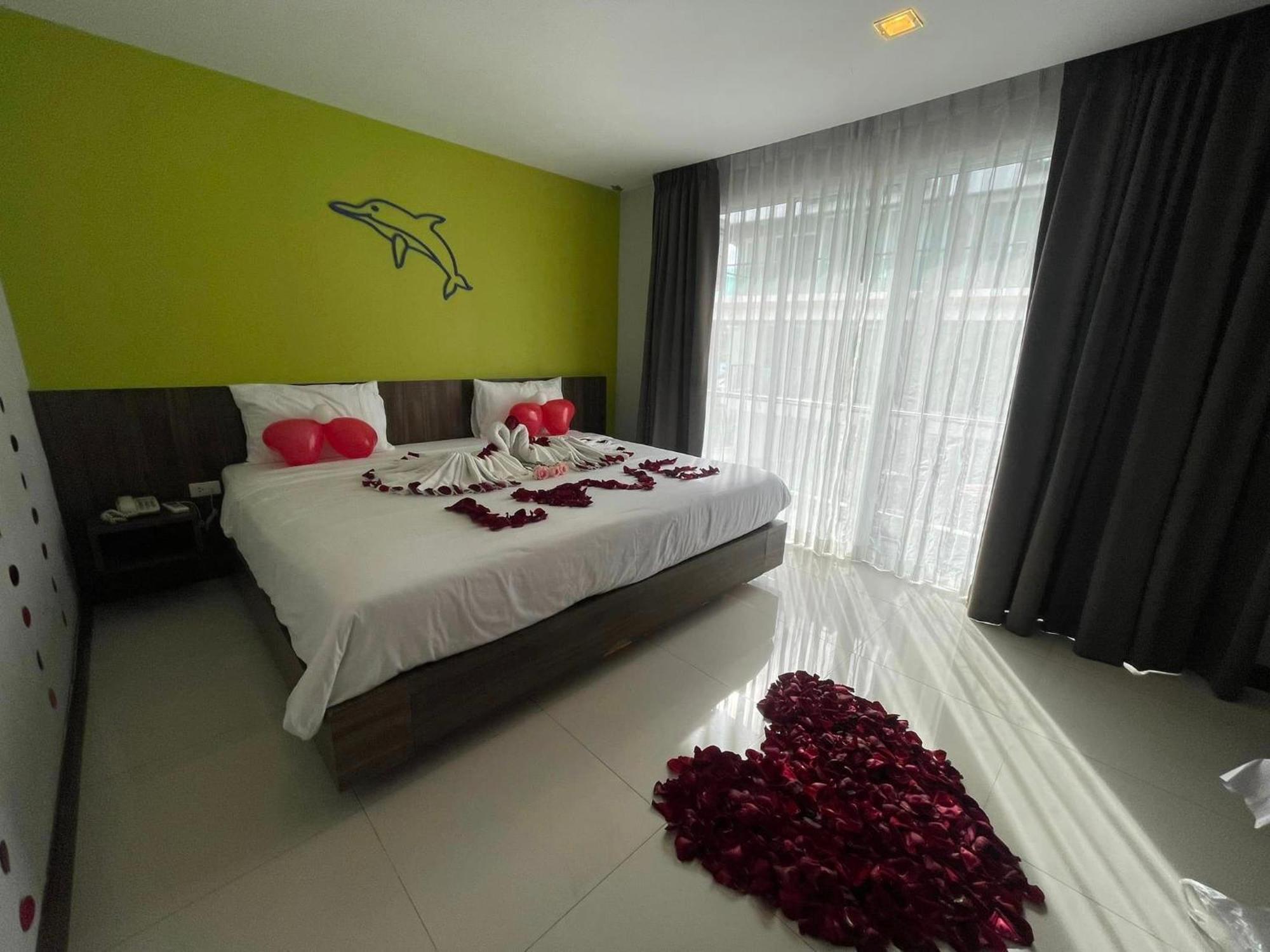 Dipantai Boutique Beach Resort Patong Exterior photo